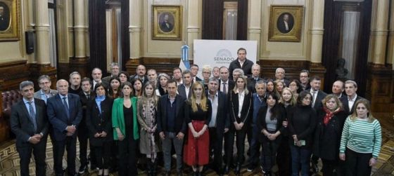 La foto del jueves que incluyó a oficialistas y opositores