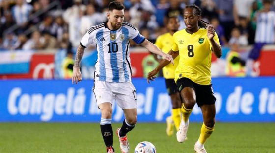 Con un doblete de un Messi brillante, Argentina goleó a Jamaica sin despeinarse