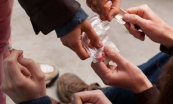 Allanan bocas de expendio de drogas en Costanera y Ceferino