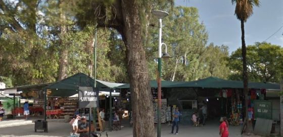 Los puesteros quieren trabajar: Bettina Romero insiste en expulsarlos