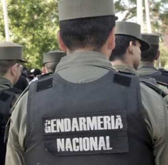 Una menor encontró a un gendarme abusando de su madre: quiso detenerlo pero se lo impidieron