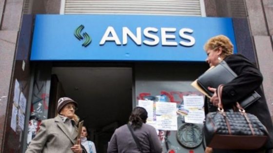 Anunciaron un aumento del 15,6% en las jubilaciones más un bono de $10 mil por tres meses