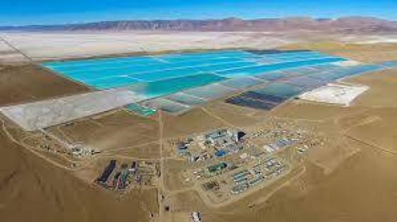 Las enormes piletas de agua para la evaporación del Litio